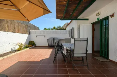 Un balcón o terraza de Private Chill-out Terrace Bungalow - Pool