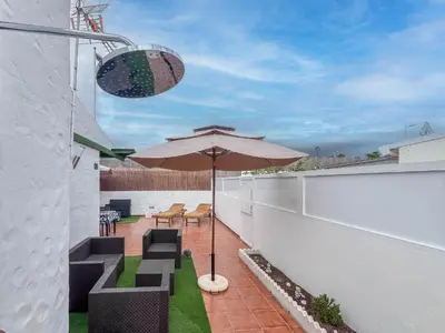 Un balcón o terraza de Private Chill-out Terrace Bungalow - Pool