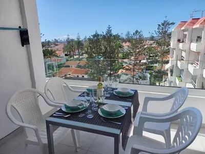 Un balcón o terraza de Yumbo Holiday Apartment - Tanife CAS