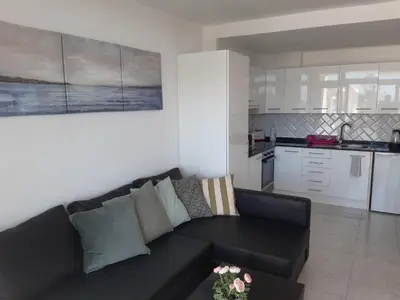 Una cocina o zona de cocina en Yumbo Holiday Apartment - Tanife CAS