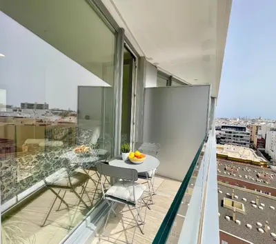 Un balcón o terraza de Blue Sky City Apartment