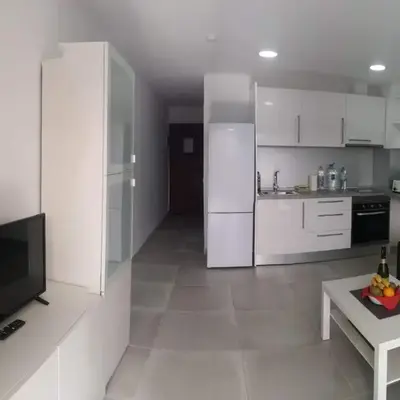 Modernes Apartment in Los Juncos II mit Poolblick