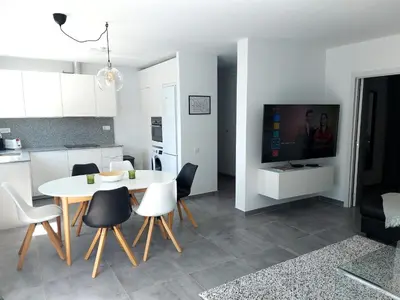 Una televisión o centro de entretenimiento en Villa Playa Tauro - Luxury bungalow with pool