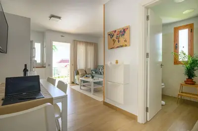 Una televisión o centro de entretenimiento en Ocean Air Apartment San Agustín