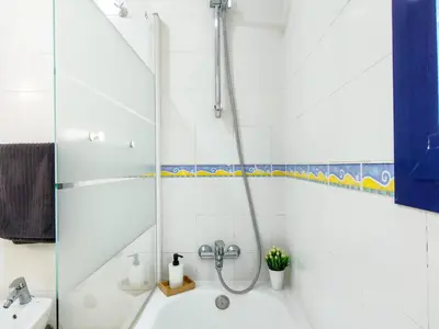 Un baño de Lemon Terraced House