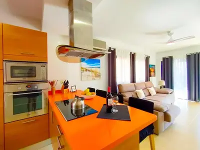 Una cocina o zona de cocina en Lemon Terraced House