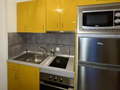 Una cocina o zona de cocina en Dowtown Holiday Home in Playa del Ingles