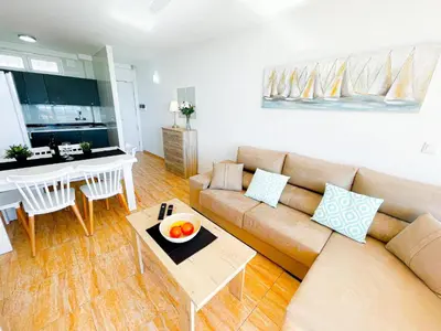 Una cocina o zona de cocina en Blue Ocean Holiday Home