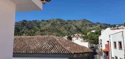 Vista general de una montaña o vista desde el hostal o pensión