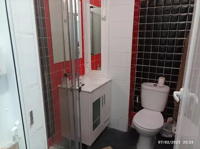 Un baño de Casa La Isleta, entre el puerto y la playa Las Canteras