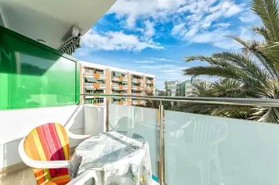 Un balcón o terraza de Apartamento céntrico en playa del inglés