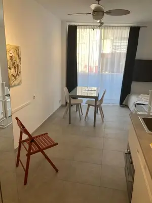 Plano de Studio with Small Balcony